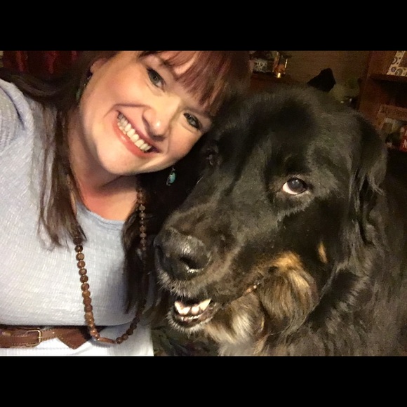 Meet your Posher, Amanda - Picture 3 of 4